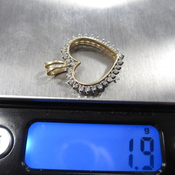 ESTATE SALE - Sweet Yellow Gold 10k Diamond Heart Pendant! - Picture 6 of 6